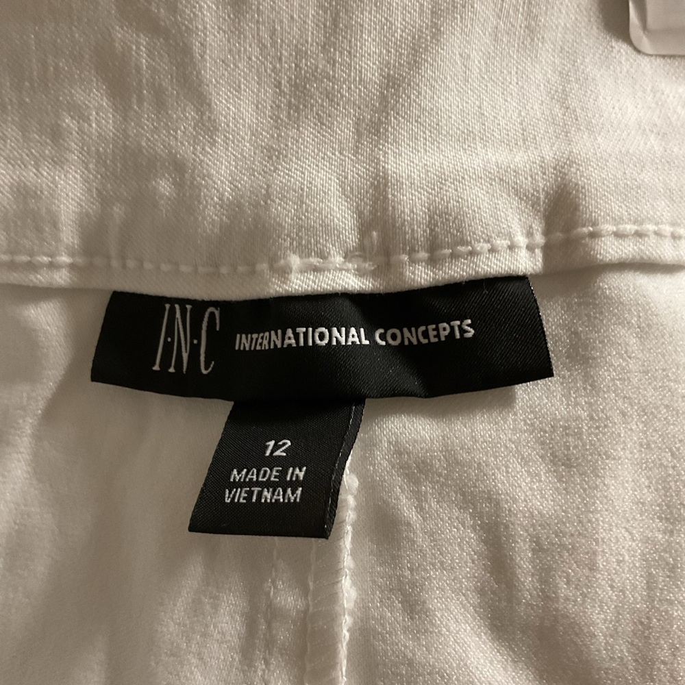 INC International Concepts white Flat Front Shorts‎ size 12 pull on - Picture 3 of 10